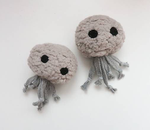 Maňuška na ruku inšpirovaná Fonematickým šlabikárom (prštekový bacil Omyl)