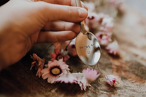 Lyžičky Ručičkovo s vyrazenými nápismi