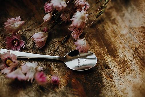 Lyžičky Ručičkovo s vyrazenými nápismi