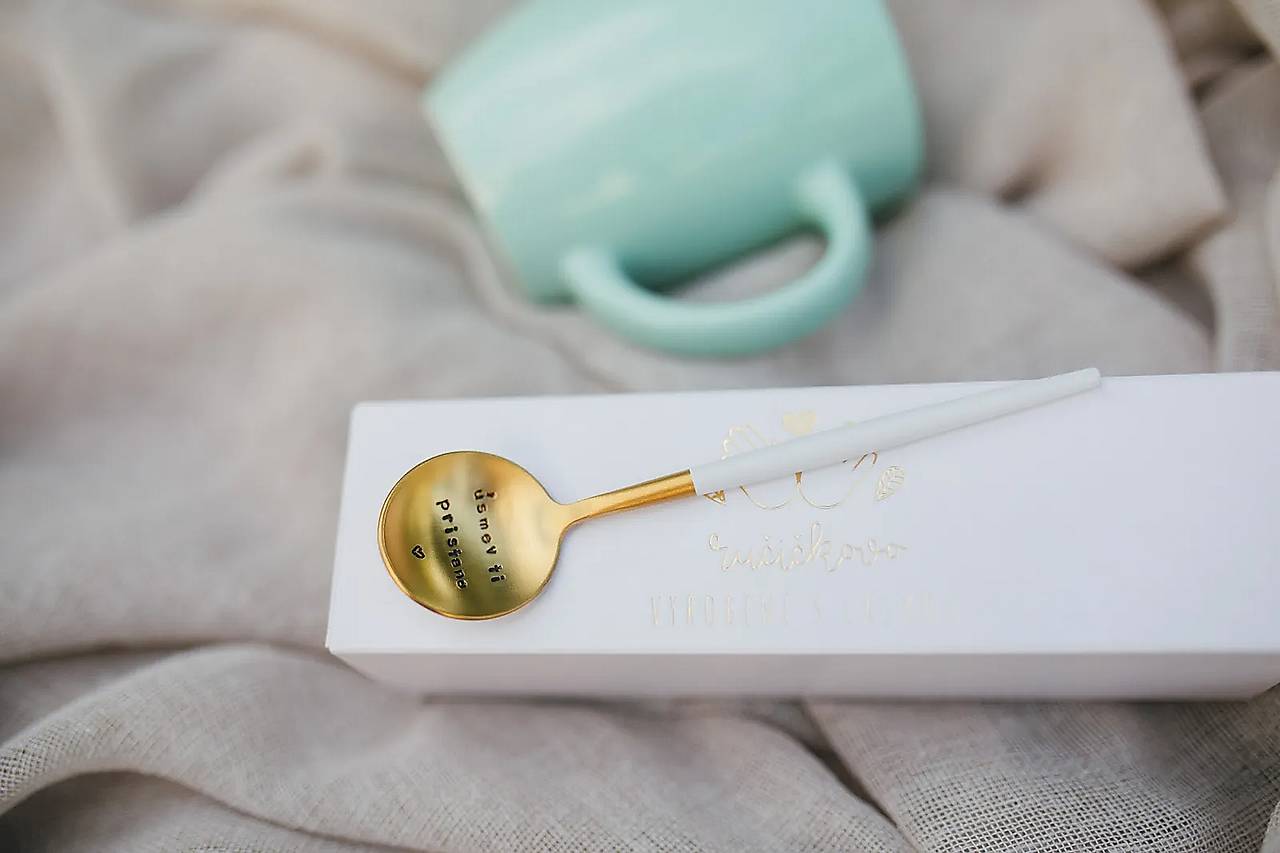 Lyžičky Ručičkovo s vyrazenými nápismi