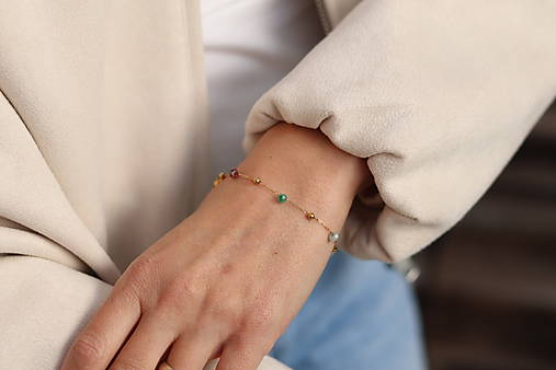 Tenký retiazkový náramok s mix minerálov