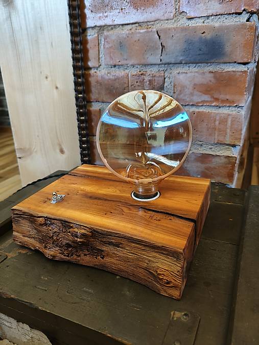 Lampa drevená dekoračná z tvrdého dreva