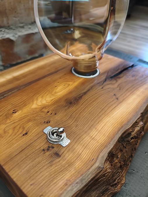 Lampa drevená dekoračná z tvrdého dreva