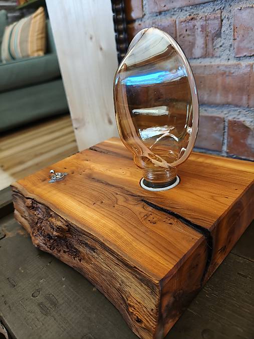 Lampa drevená dekoračná z tvrdého dreva