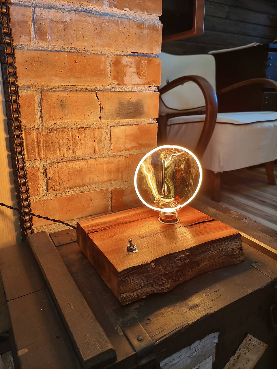 Lampa drevená dekoračná z tvrdého dreva