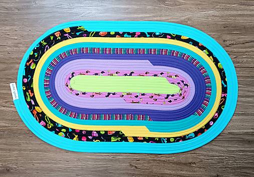 Koberček pod misku na granule pre psov