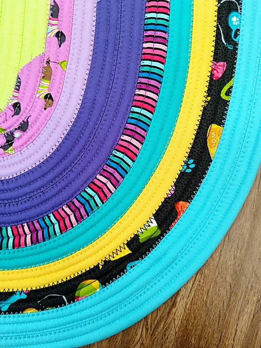 Koberček pod misku na granule pre psov