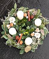 Dekorácie - Adventný prírodný veniec - 17933045_