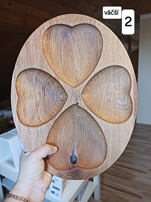 Dubový podnos na oriešky "srdiečka"
