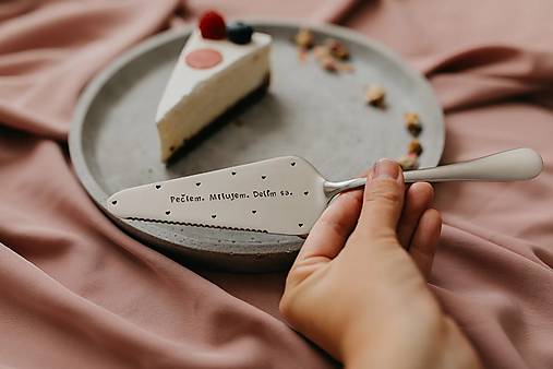 Tortová lopatka Ručičkovo s ručne vyrazeným textom