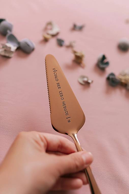 Tortová lopatka Ručičkovo s ručne vyrazeným textom