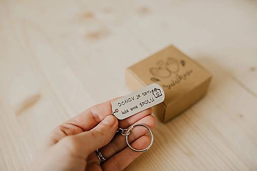 Kovové kľúčenky Ručičkovo s ručne vyrazeným textom