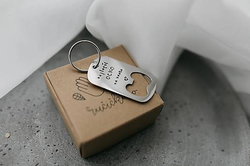 Kovové kľúčenky Ručičkovo s ručne vyrazeným textom