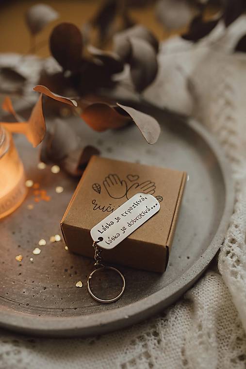 Kovové kľúčenky Ručičkovo s ručne vyrazeným textom