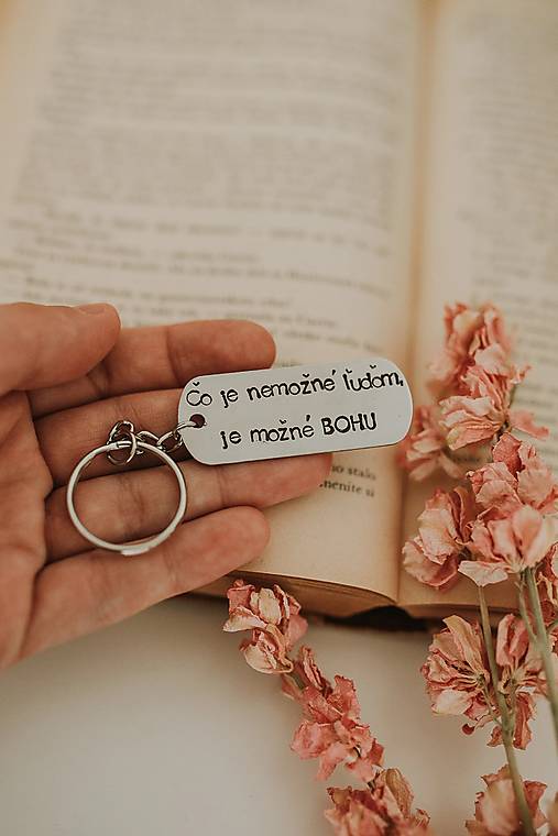 Kovové kľúčenky Ručičkovo s ručne vyrazeným textom