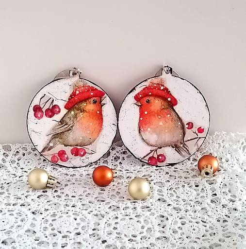 Dekorácie - vianočné gule červienky v čiapkach - 17932880_