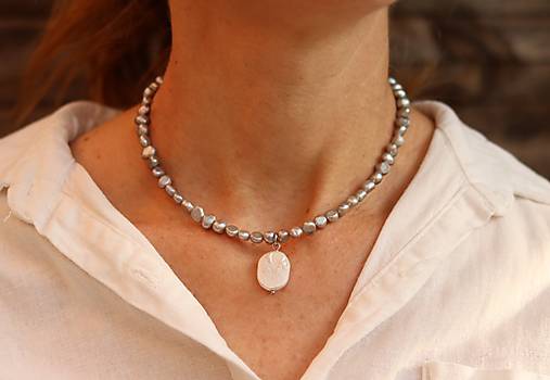 Perlový náhrdelník s Keshi perlou