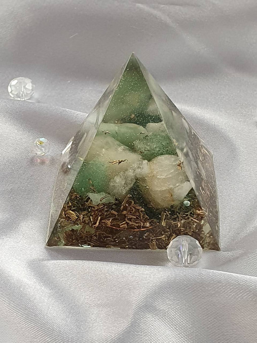 Orgonitová pyramída HOJNOSŤ A PROSPERITA