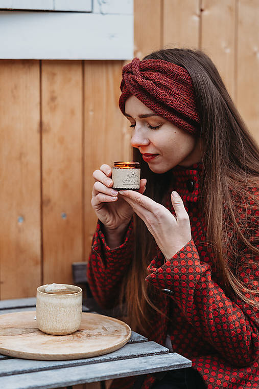 Čiapky, čelenky, klobúky - Pletená čelenka "Plody lesa" gaštan - 17937464_