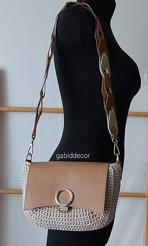 Háčkovaná elegantná kabelka s koženými komponentami