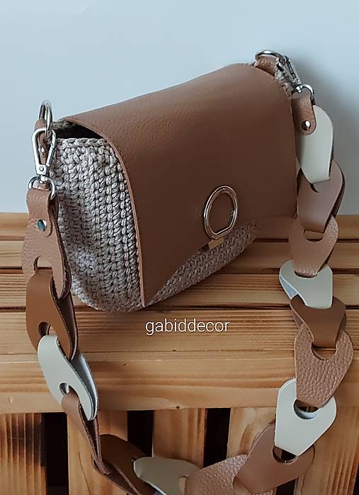 Háčkovaná elegantná kabelka s koženými komponentami