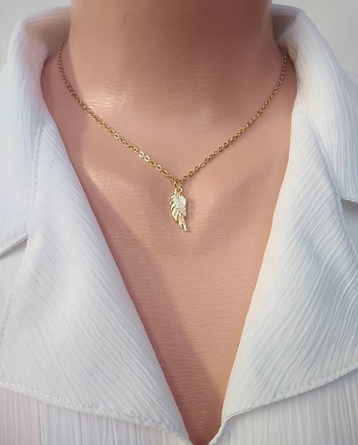 Náhrdelníky - Retiazkový zlatý náhrdelník s krídielkom - 17935797_