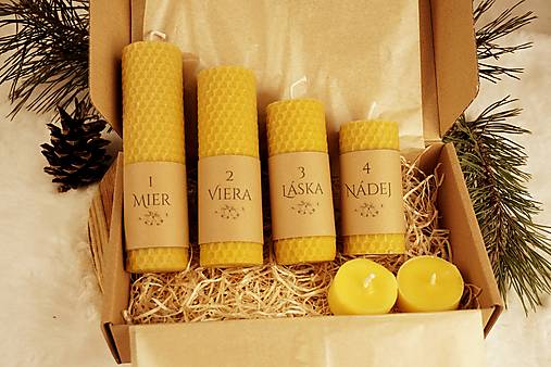 Adventná sada sviečok z včelieho vosku | Mier, Viera, Láska, Nádej | Prírodný adventný veniec (normál - sviečky o priemere 3,7 cm)