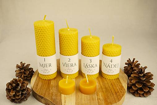 Adventná sada sviečok z včelieho vosku | Mier, Viera, Láska, Nádej | Prírodný adventný veniec (širšia - sviečky o priemere 4,5 cm)