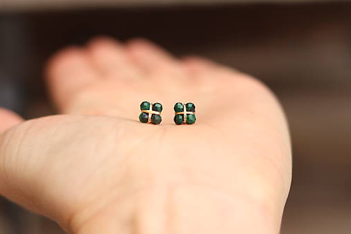 Napichovačky z minerálu malachit