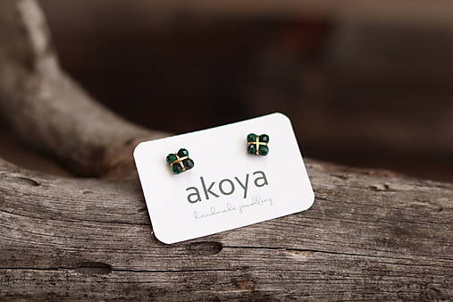 Napichovačky z minerálu malachit