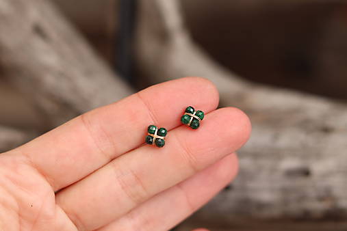 Napichovačky z minerálu malachit