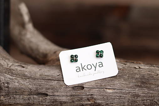 Napichovačky z minerálu malachit