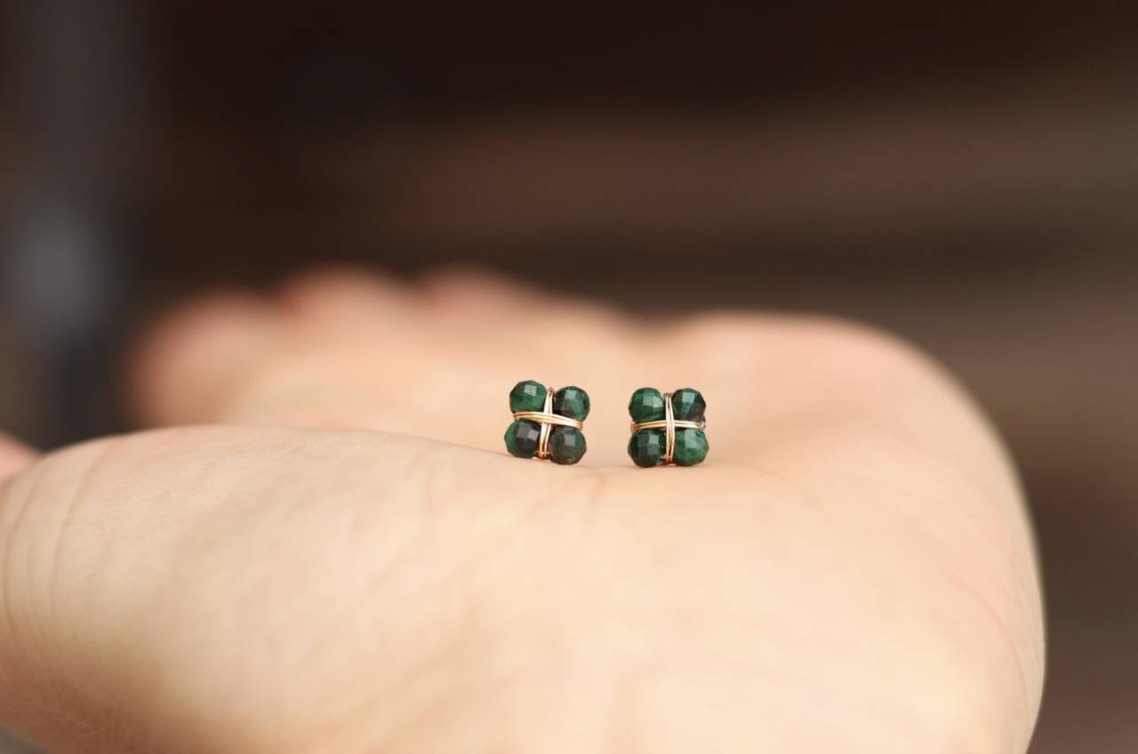 Napichovačky z minerálu malachit