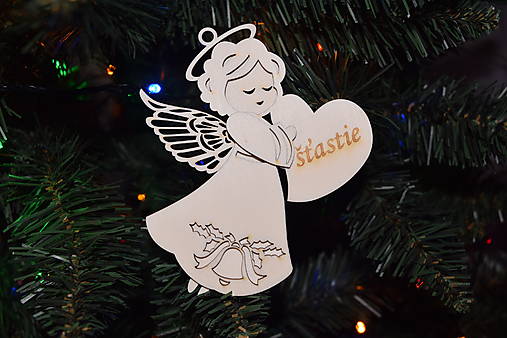 Dekorácie - Drevený 3D anjelik so želaním „Šťastie“ – vianočná ozdoba z preglejky 2 - 17936092_