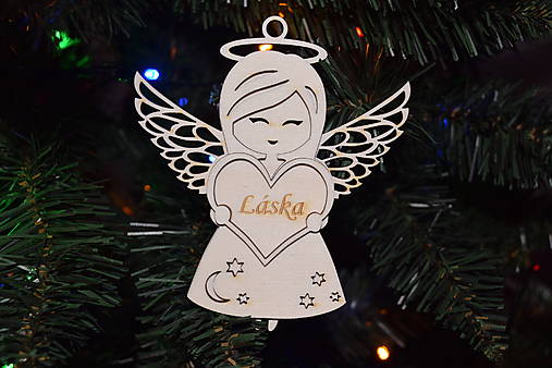 Dekorácie - Drevený 3D anjelik s gravírovaním „Láska“ –vianočná ozdoba z preglejky 3 - 17936100_