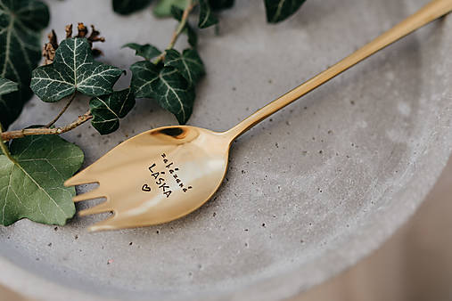 Príbory, varešky, pomôcky - Lydlička- Zakázaná láska - 17938806_