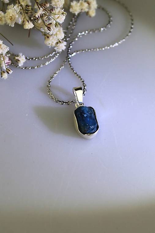 Náhrdelníky - apatit prívesok - v striebre (drúza apatitu) - 17941352_