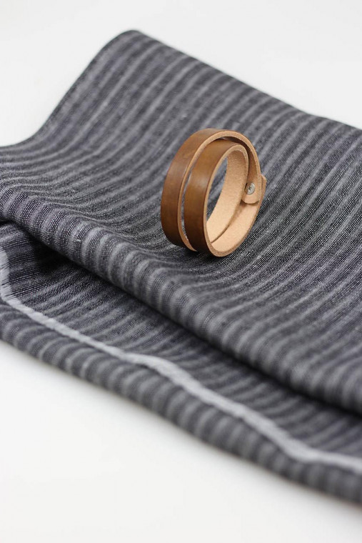 Pánska ľanová šatka – čiernošedá s jemným prúžkom, vianočný darček pre neho