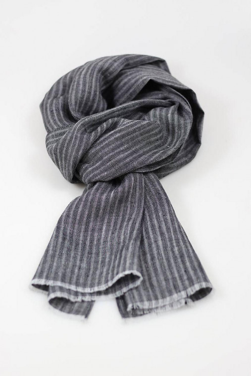Pánska ľanová šatka – čiernošedá s jemným prúžkom, vianočný darček pre neho