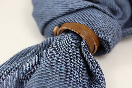 Elegantný pánsky doplnok – modročierna ľanová šatka