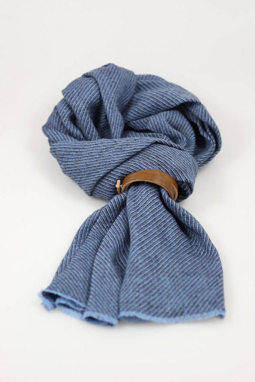 Elegantný pánsky doplnok – modročierna ľanová šatka