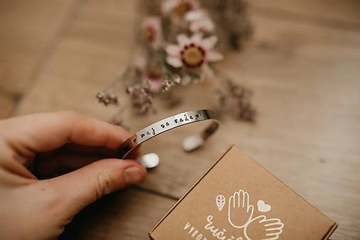 Kovové náramky Ručičkovo s ručne vyrazeným textom