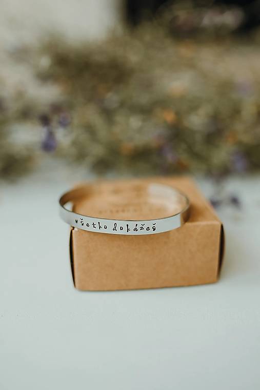 Kovové náramky Ručičkovo s ručne vyrazeným textom