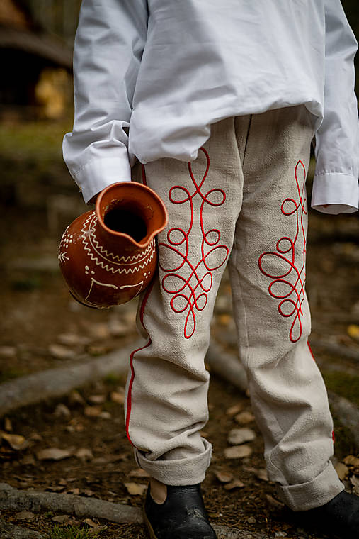 Detské oblečenie - Ľudové chlapčenské vyšívané ľanové nohavice Branko - 17940247_