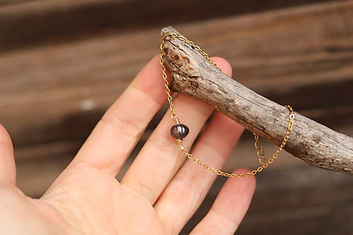 Tenký retiazkový náramok s perlou