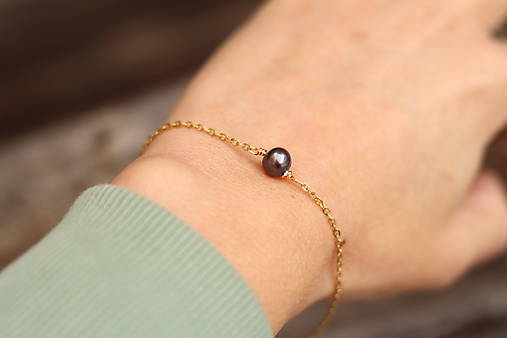 Tenký retiazkový náramok s perlou