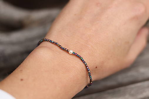 Tenký náramok zirkón lila , perla