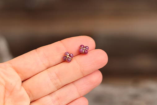 Napichovačky z minerálu rubín