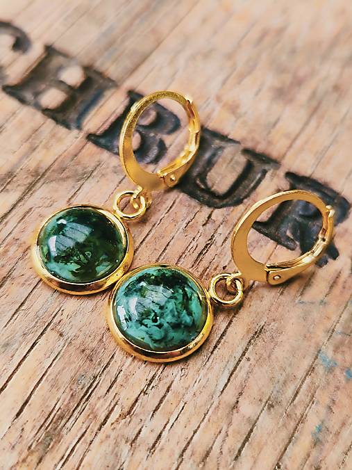 Náušnice - Minimalistické náušnice s machom (Minimalistické pozlátené visiace náušnice s machom) - 17940016_