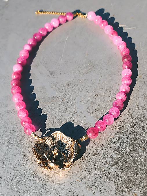 Orchidea – náhrdelník z ružového jaspisu a zlatého bronzu